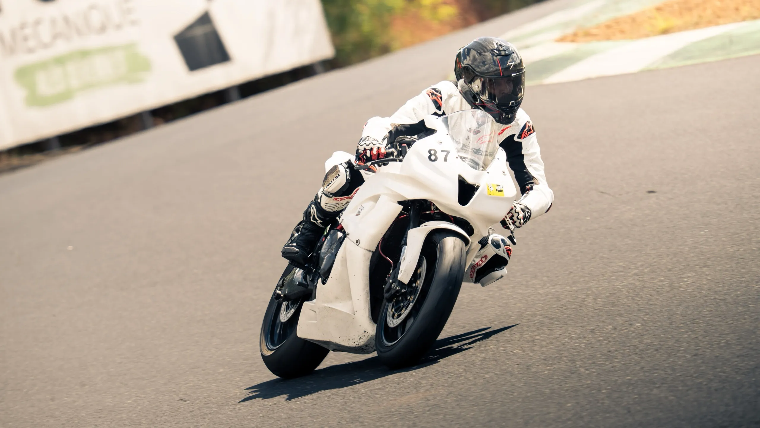 Honda CBR 600 RR n°87 de Quentin Réa, carénage blanc sans sponsor